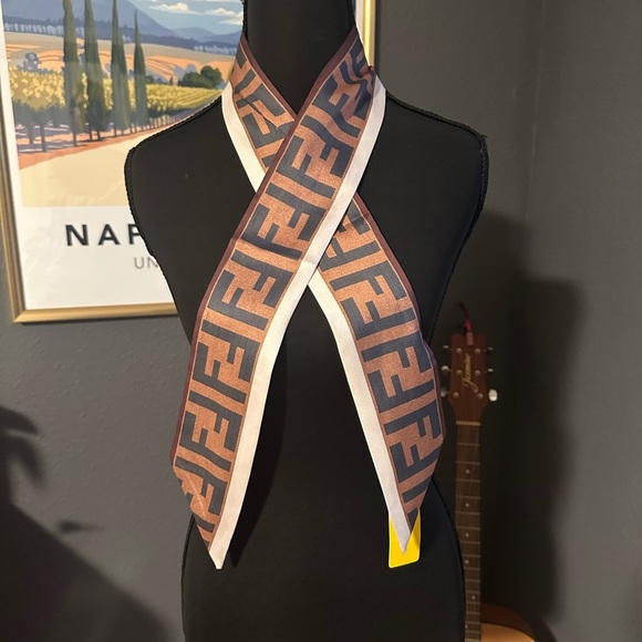 NWT Fendi Pink, Burgundy and Brown Logo Reversible Scarf - Picture 3 of 5